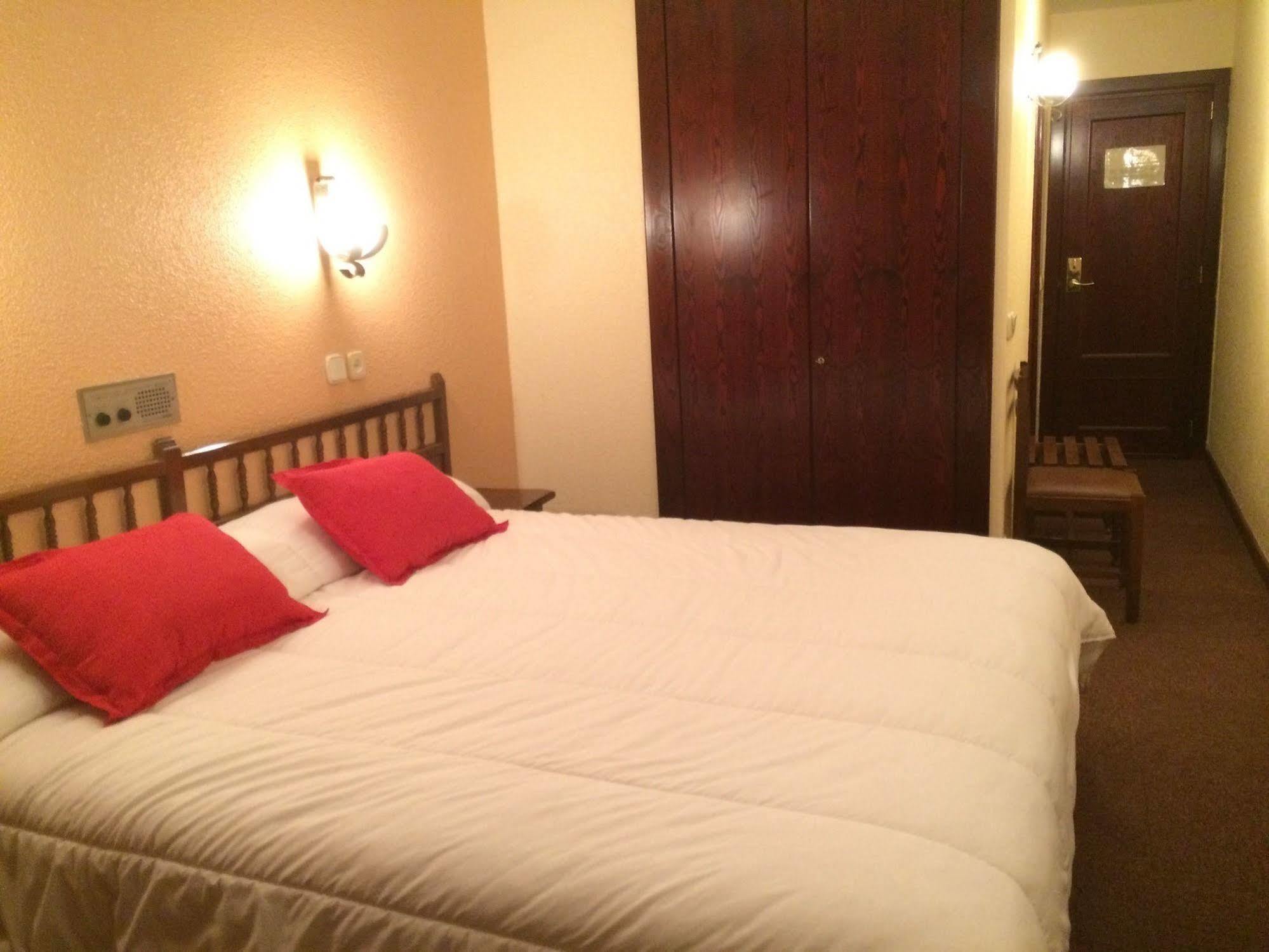 Hotel Folch Sant Julià de Lòria Kültér fotó