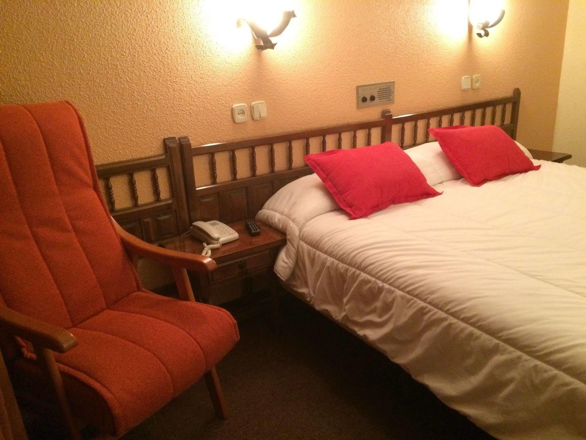 Hotel Folch Sant Julià de Lòria Kültér fotó