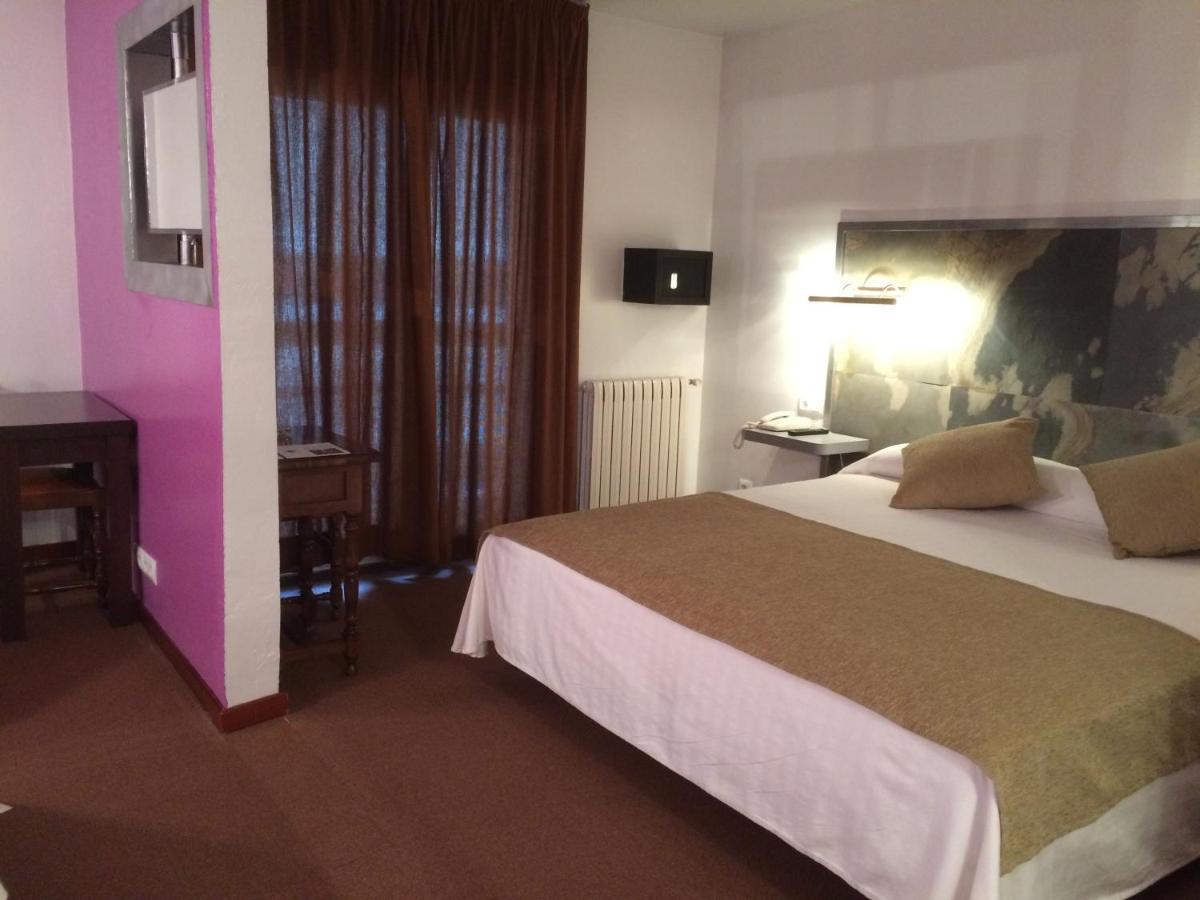 Hotel Folch Sant Julià de Lòria Kültér fotó